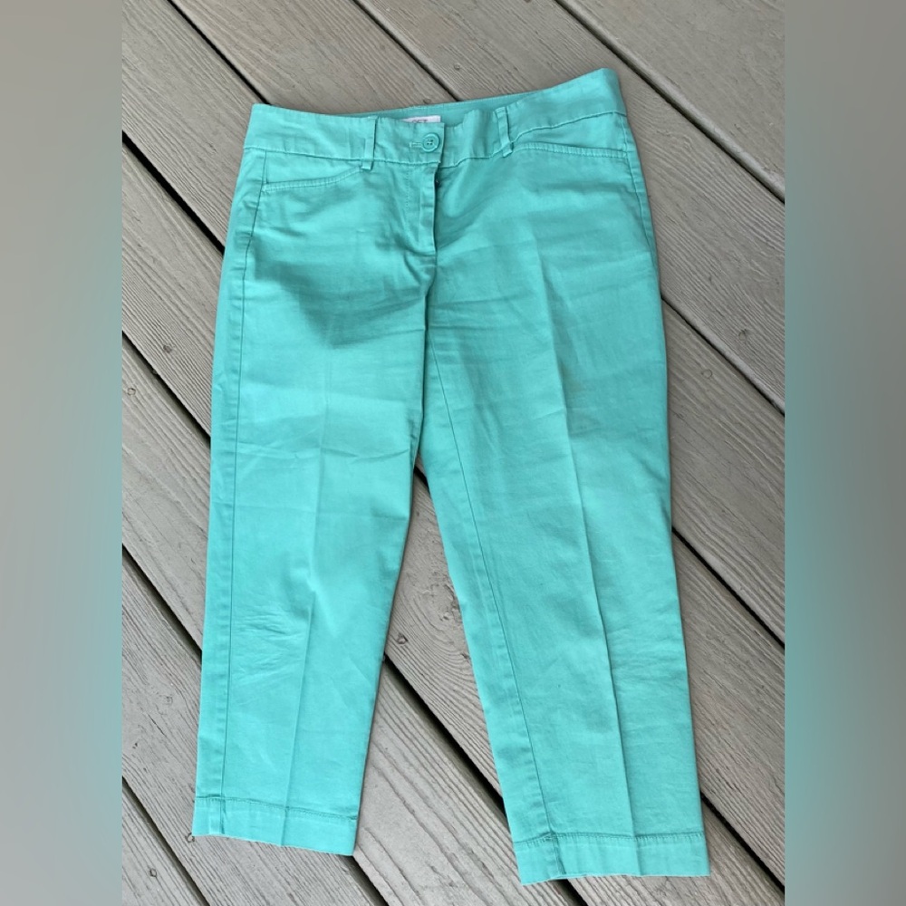 LOFT - Woman’s (original crop) stretch mint green low rise crop pants, Size: 2P